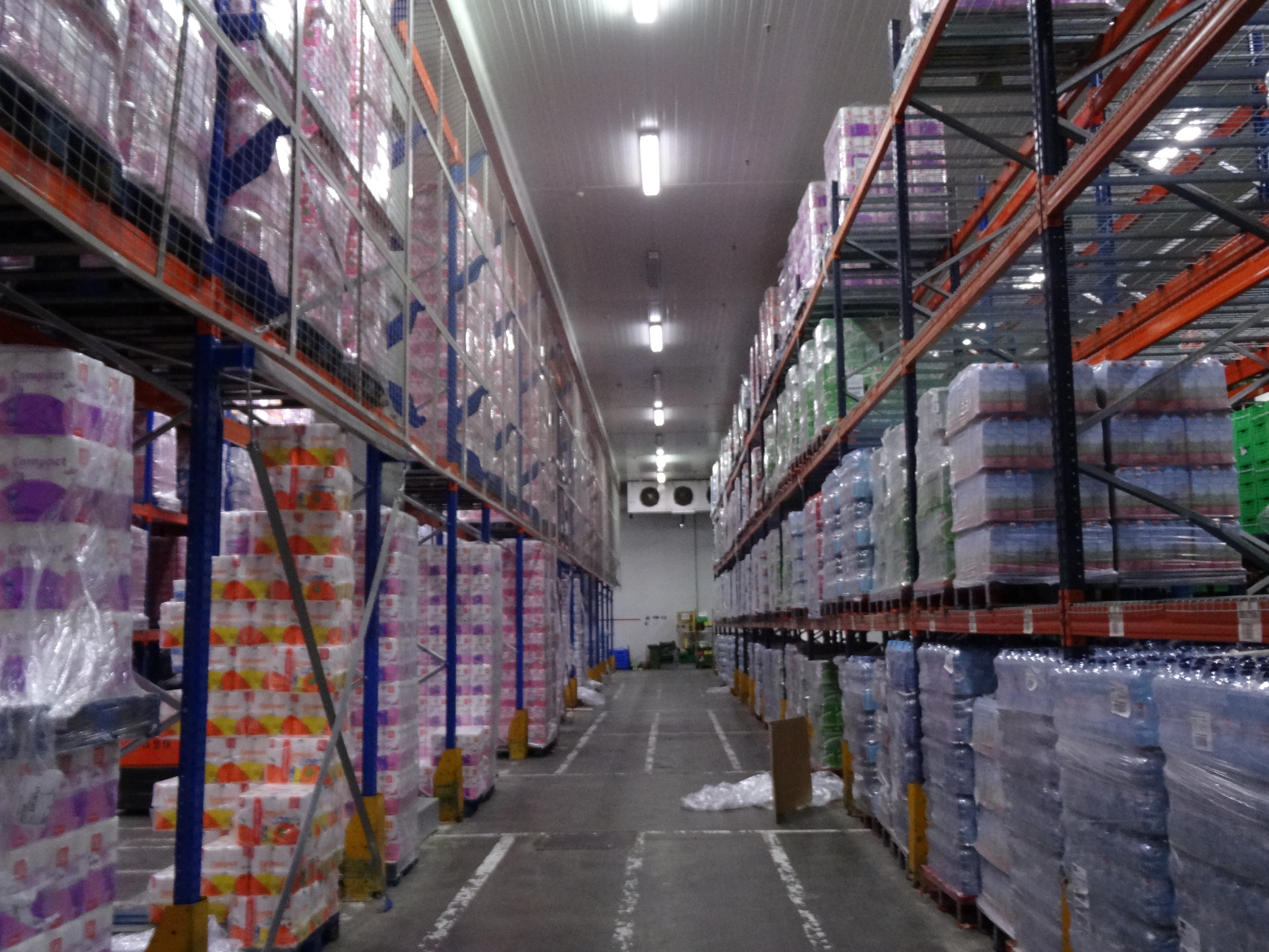 Almacenamiento y distribución de alimentos refrigerados